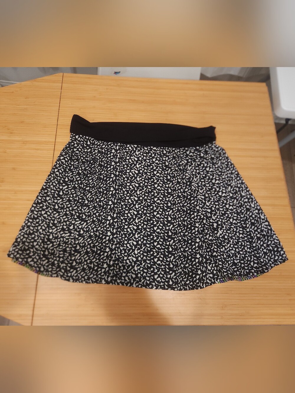 Black and White Printed Skirt with Elastic Waistband
